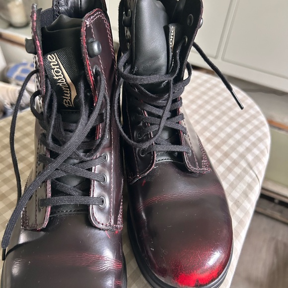 Blundstone Women's Lace Up Boots - burgundy patent leather with burnished toe - Picture 5 of 5